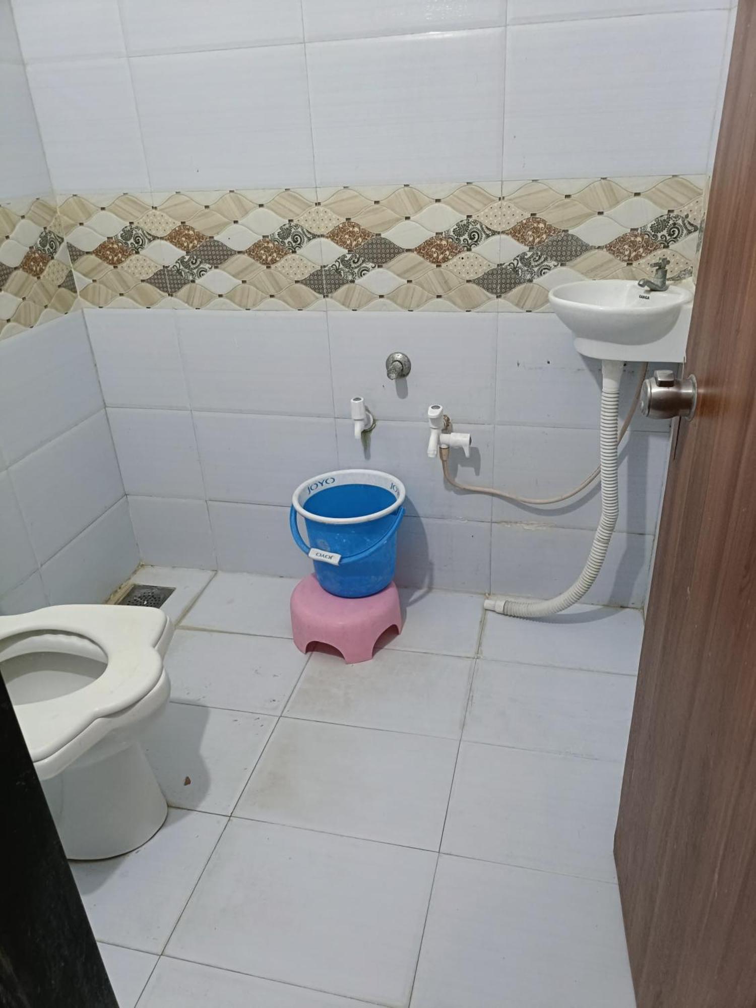 Hotel Mahalaxmi Дварка Экстерьер фото