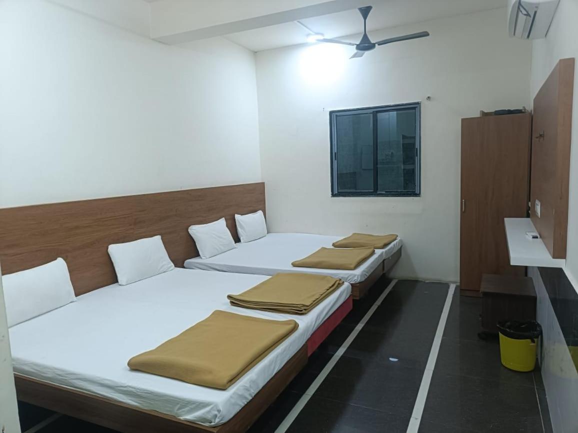 Hotel Mahalaxmi Дварка Экстерьер фото