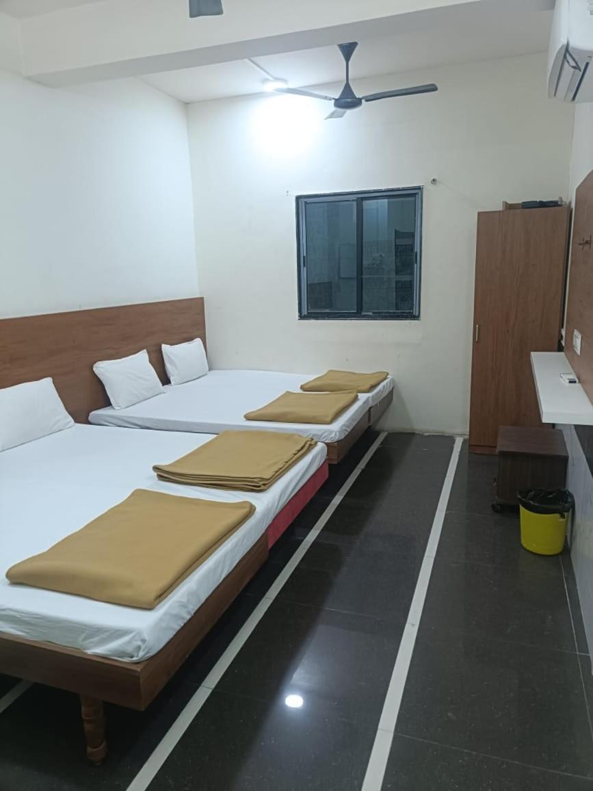 Hotel Mahalaxmi Дварка Экстерьер фото